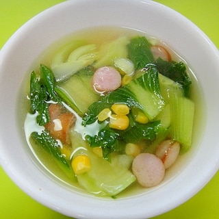 チンゲン菜とウインナーコーンのスープ
